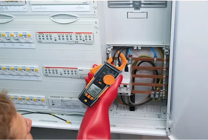 testteknik testo 770-3 kelepceli olcer uygulama elektrik panosu 2024 0590-7703-02